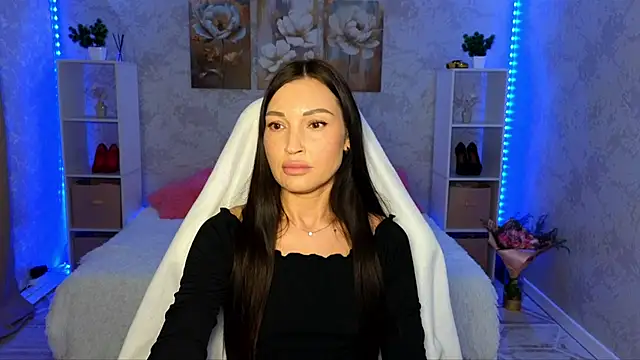 NikoleMills online show from June 20, 7:33 am