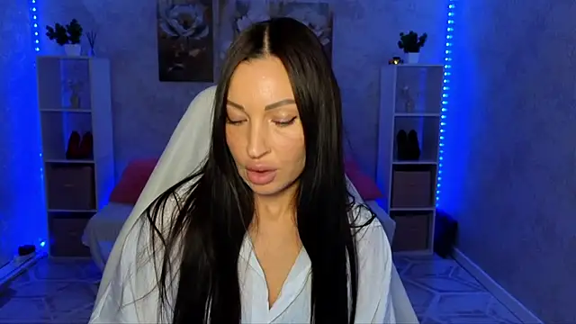NikoleMills online show from June 29, 5:14 am