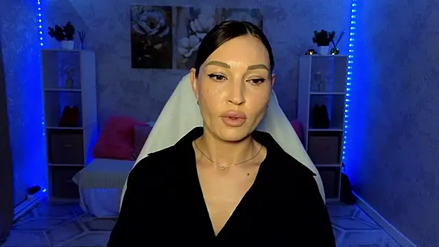 NikoleMills online show from July 6, 8:00 am