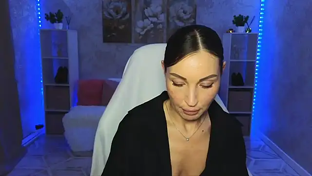 NikoleMills online show from July 14, 5:45 am