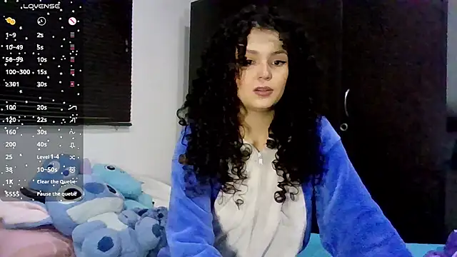 Snapshot of Diamond_Curls chatting on June 30, 3:46 pm Diamond Curls online show from June 30, 3:46 pm