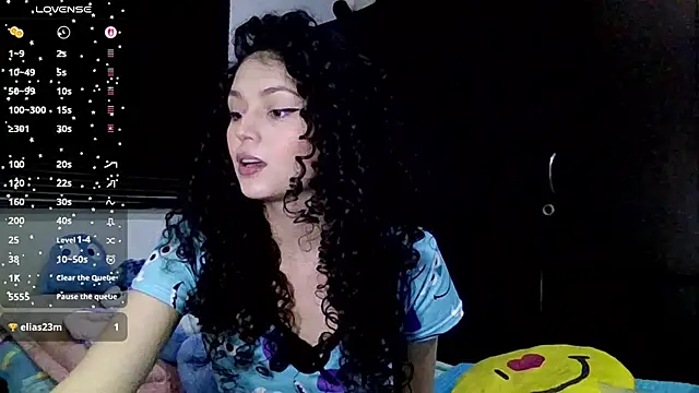 Snapshot of Diamond_Curls chatting on July 1, 3:34 pm Diamond Curls online show from July 1, 3:34 pm
