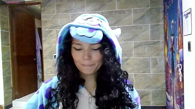 Snapshot of Diamond_Curls chatting on July 23, 3:54 pm Diamond Curls online show from July 23, 3:54 pm
