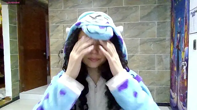 Snapshot of Diamond_Curls chatting on July 24, 3:32 pm Diamond Curls online show from July 24, 3:32 pm