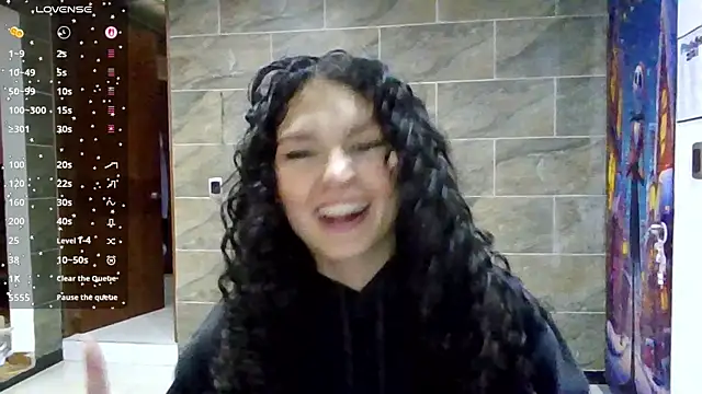 Snapshot of Diamond_Curls chatting on July 27, 3:41 pm Diamond Curls online show from July 27, 3:41 pm