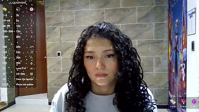 Snapshot of Diamond_Curls chatting on July 28, 3:43 pm Diamond Curls online show from July 28, 3:43 pm
