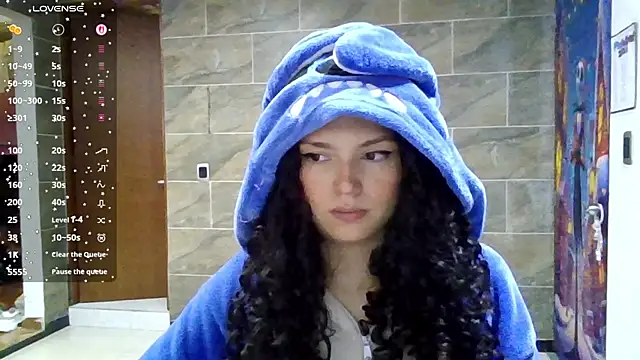 Snapshot of Diamond_Curls chatting on July 31, 3:44 pm Diamond Curls online show from July 31, 3:44 pm
