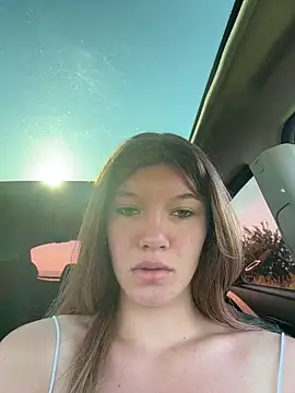 Snapshot of girl-Emily chatting on June 29, 4:41 am girl-Emily online show from June 29, 4:41 am