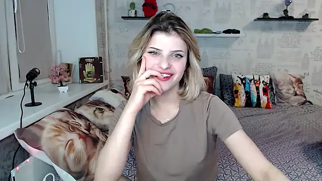 Snapshot of AleksandraJames chatting on June 21, 10:12 pm AleksandraJames online show from June 21, 10:12 pm