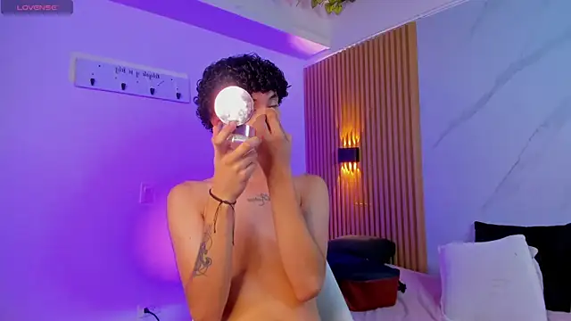 Snapshot of im_ethan_ chatting on July 9, 11:25 am im ethan online show from July 9, 11:25 am