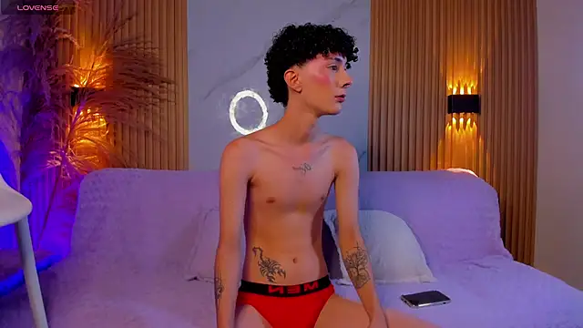 Snapshot of im_ethan_ chatting on July 13, 11:35 am im ethan online show from July 13, 11:35 am