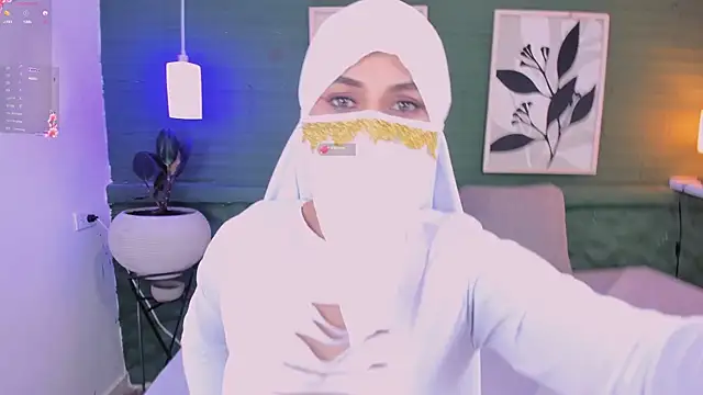 Snapshot of aisha_k chatting on July 5, 10:39 pm aisha k online show from July 5, 10:39 pm
