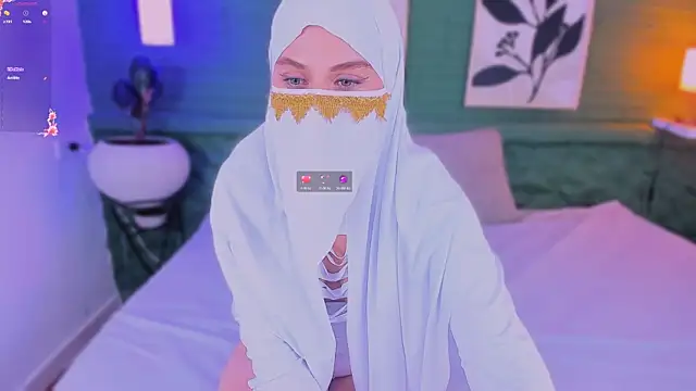 Snapshot of aisha_k chatting on July 14, 11:32 pm aisha k online show from July 14, 11:32 pm