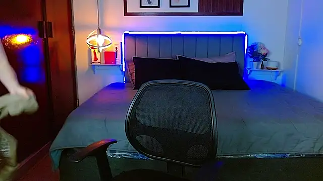 Evelynn fox  online show from July 11, 7:49 pm