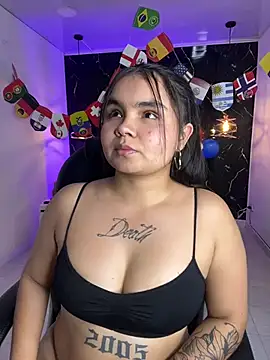 Snapshot of TifanyRoseX chatting on July 6, 7:38 pm TifanyRoseX online show from July 6, 7:38 pm