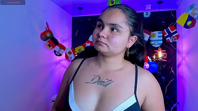 Snapshot of TifanyRoseX chatting on July 8, 7:29 pm TifanyRoseX online show from July 8, 7:29 pm