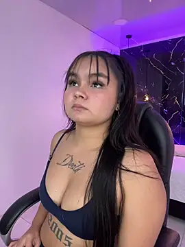 Snapshot of TifanyRoseX chatting on July 23, 7:12 pm TifanyRoseX online show from July 23, 7:12 pm