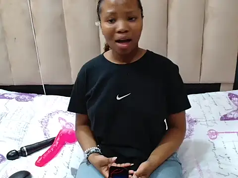 JustKarii online show from June 14, 2:30 pm