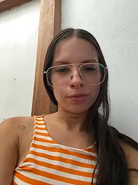 Snapshot of miimii_lovee chatting on June 23, 7:34 pm miimii lovee online show from June 23, 7:34 pm