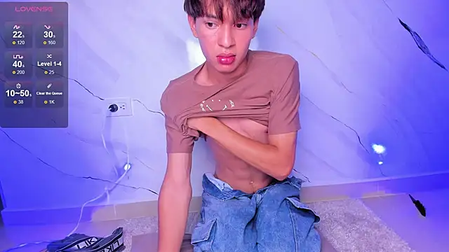 Snapshot of Ely_king chatting on June 11, 12:32 am Ely king online show from June 11, 12:32 am