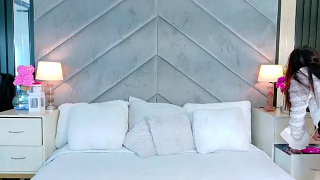 Snapshot of Chloemendoza chatting on July 18, 4:33 pm Chloemendoza online show from July 18, 4:33 pm