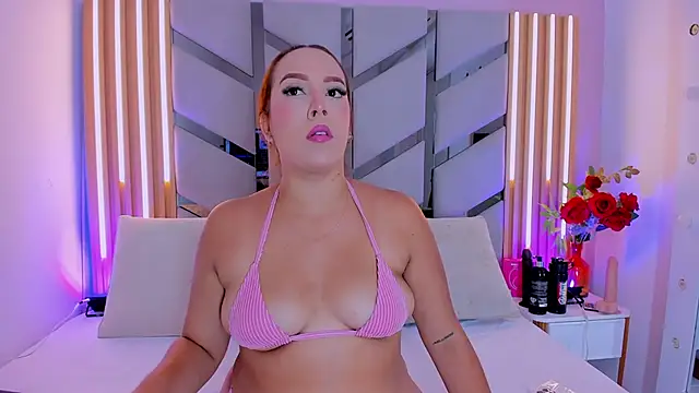 Snapshot of Victoria-Luxx chatting on June 19, 9:51 pm Victoria-Luxx online show from June 19, 9:51 pm