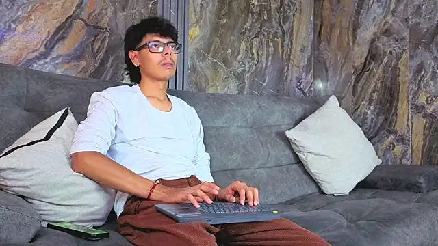 Noha King online show from July 8, 8:13 pm