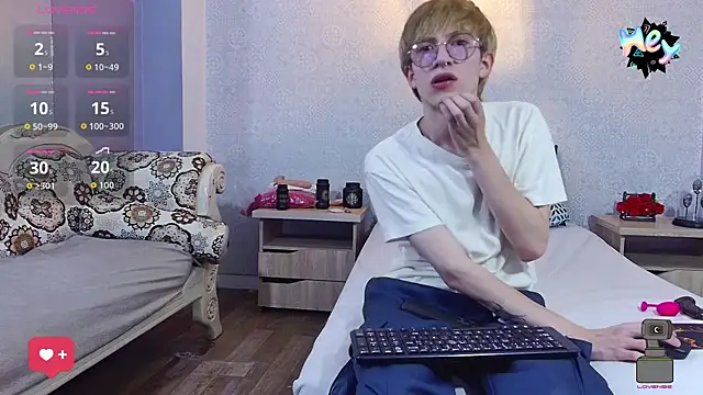Snapshot of axell_stone_ chatting on July 8, 8:35 pm axell stone online show from July 8, 8:35 pm