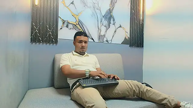 MAICOL TORNER online show from June 13, 3:37 am