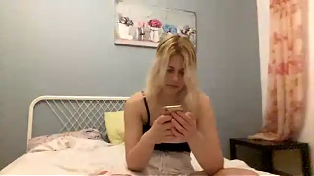 Snapshot of PurplishCome chatting on June 17, 8:54 pm PurplishCome online show from June 17, 8:54 pm