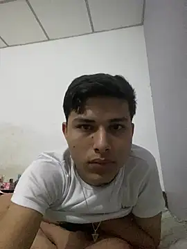 Snapshot of Antoni150906 chatting on June 17, 6:27 am Antoni150906 online show from June 17, 6:27 am