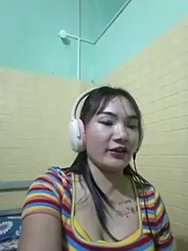 Snapshot of Voiva11 chatting on July 17, 2:51 am Voiva11 online show from July 17, 2:51 am