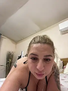 Snapshot of xLexi chatting on June 26, 10:36 pm xLexi online show from June 26, 10:36 pm