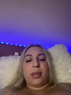 Snapshot of xLexi chatting on June 29, 5:24 pm xLexi online show from June 29, 5:24 pm