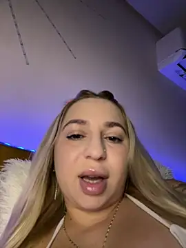 Snapshot of xLexi chatting on June 30, 3:02 pm xLexi online show from June 30, 3:02 pm