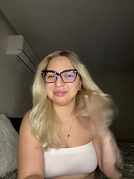 Snapshot of xLexi chatting on July 3, 4:13 pm xLexi online show from July 3, 4:13 pm