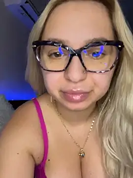 Snapshot of xLexi chatting on July 4, 4:02 pm xLexi online show from July 4, 4:02 pm