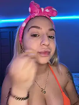 Snapshot of xLexi chatting on July 17, 1:51 pm xLexi online show from July 17, 1:51 pm