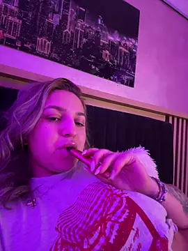 Snapshot of xLexi chatting on July 26, 12:45 pm xLexi online show from July 26, 12:45 pm