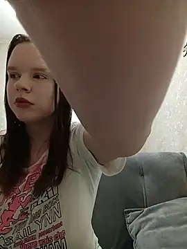 Snapshot of Sara_liss chatting on June 17, 1:19 am Sara liss online show from June 17, 1:19 am