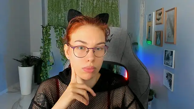 Snapshot of SeraphineDuskryn chatting on June 25, 8:08 am SeraphineDuskryn online show from June 25, 8:08 am