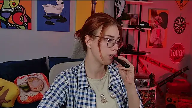 Snapshot of SeraphineDuskryn chatting on July 20, 8:06 am SeraphineDuskryn online show from July 20, 8:06 am