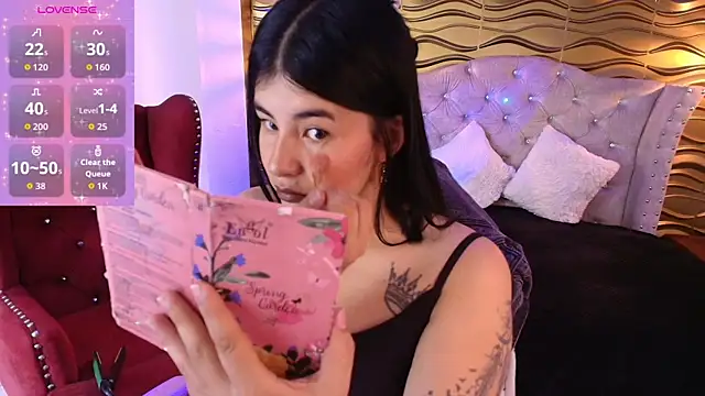 Snapshot of _Ninaharpper chatting on June 26, 1:04 pm Ninaharpper online show from June 26, 1:04 pm