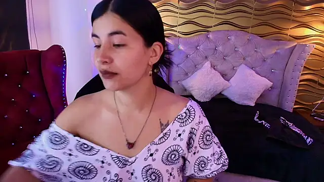 Snapshot of _Ninaharpper chatting on August 1, 12:37 pm Ninaharpper online show from August 1, 12:37 pm