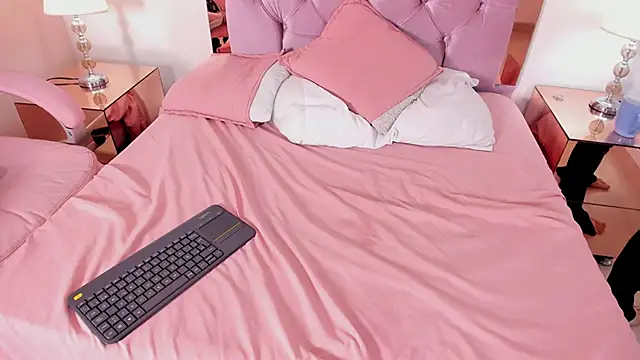 Snapshot of Kisha_Skye chatting on June 29, 10:15 am Kisha Skye online show from June 29, 10:15 am