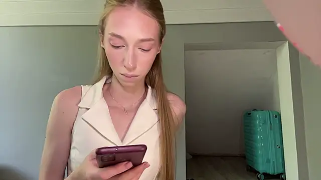 Snapshot of TraceyHowey chatting on August 2, 9:19 am TraceyHowey online show from August 2, 9:19 am