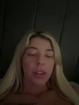 Snapshot of TaysummerB chatting on June 30, 12:50 pm TaysummerB online show from June 30, 12:50 pm