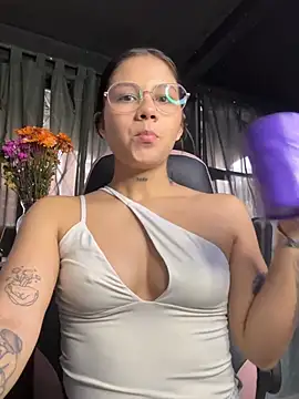 ashleytravis Bless online show from June 13, 12:03 pm