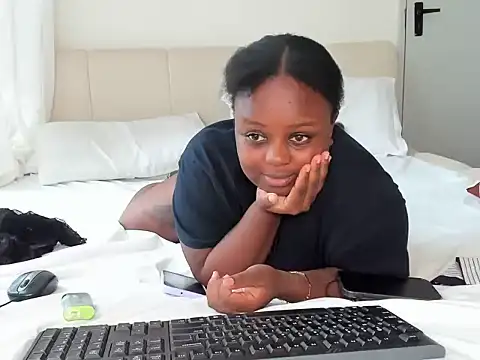 Snapshot of Ebony_Kenya255 chatting on July 5, 6:53 am Ebony Kenya255 online show from July 5, 6:53 am