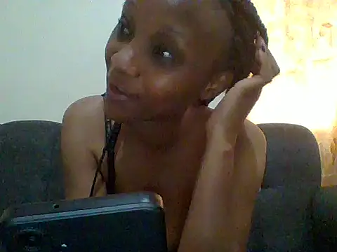 Snapshot of Precious-Glam chatting on June 19, 7:12 am Precious-Glam online show from June 19, 7:12 am